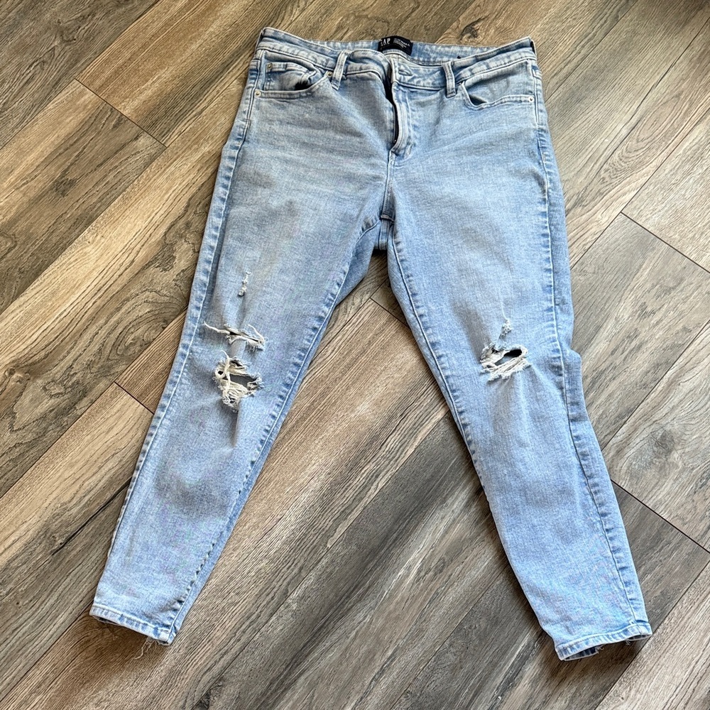 GAP Light Blue Ripped Skinny Jeans - Picture 2 of 9